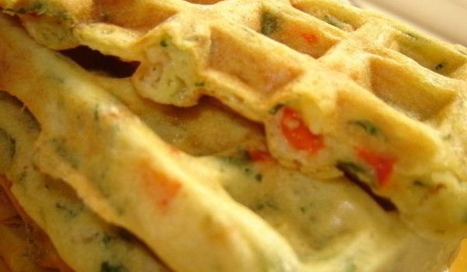 Рецепт сырных вафель с перцем и зеленью