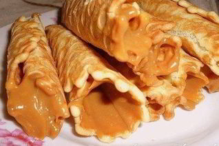 Вафельные трубочки с кремом из сгущенки