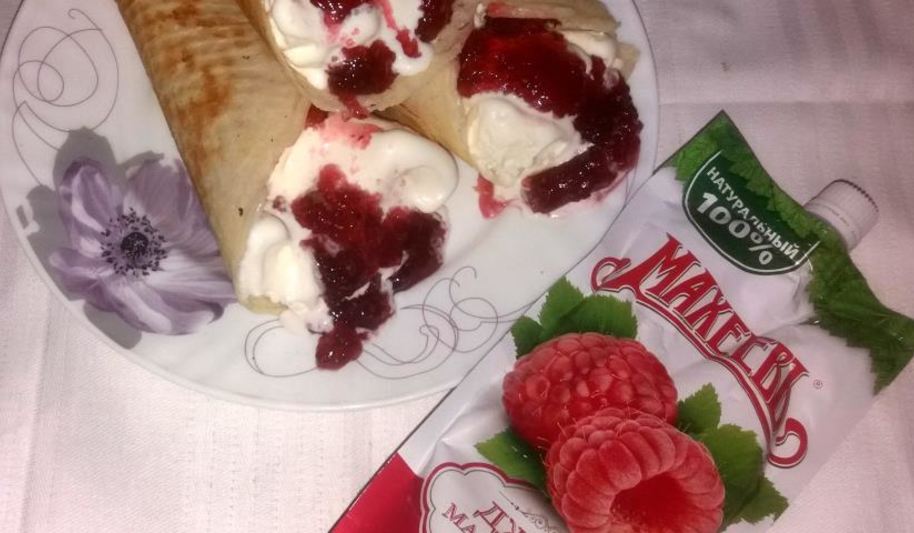 Рецепт вафельных трубочек с мороженым и малиновым джемом