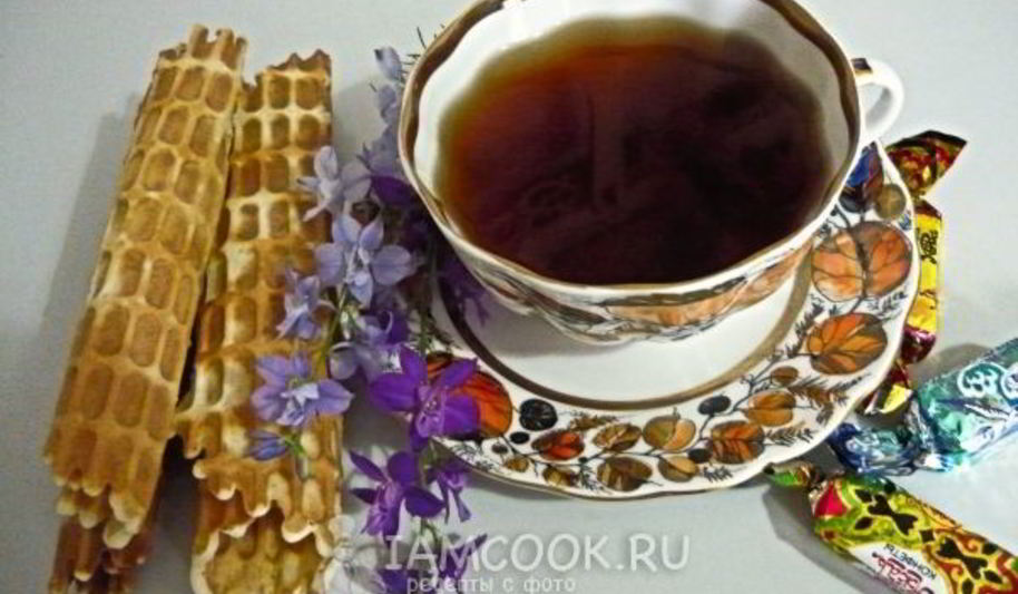 Рецепт вафельных трубочек с вареной сгущенкой и орехами