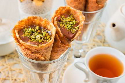 Вафельные трубочки с заварным шоколадным кремом