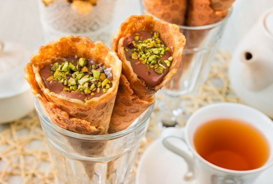 Вафельные трубочки с заварным шоколадным кремом