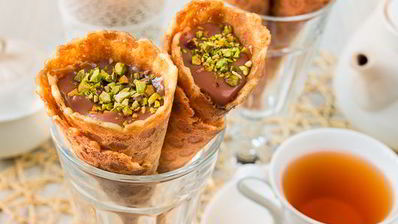 вафельные трубочки с заварным шоколадным кремом