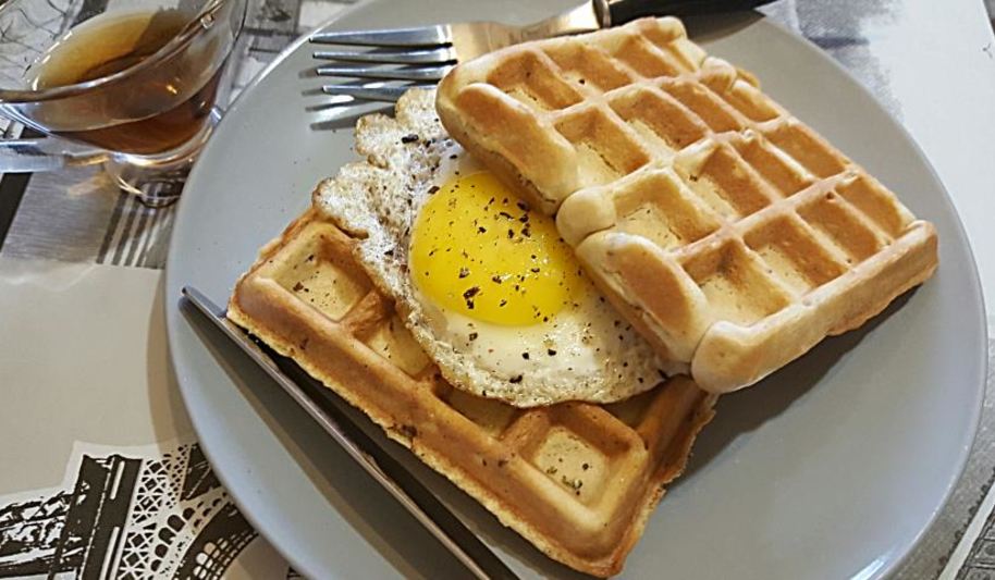 Рецепт вафель с беконом и луком