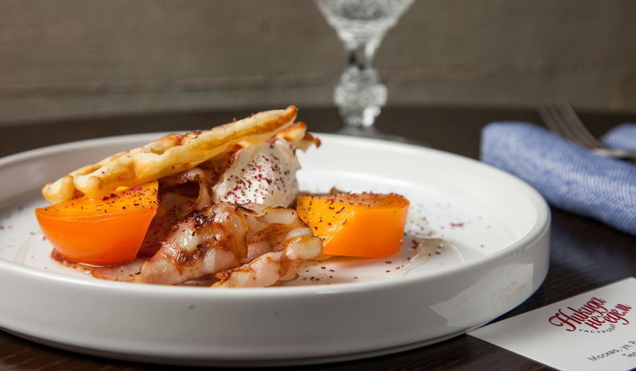 Рецепт вафель с беконом, творогом и медом