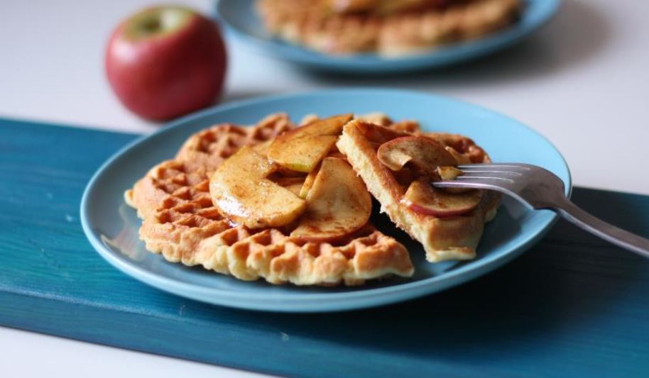 Рецепт вафель с пряными яблоками