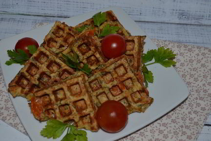 Вафли с сыром и помидором