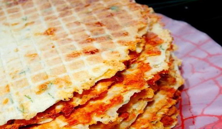 Рецепт вафель с зеленым луком и сыром