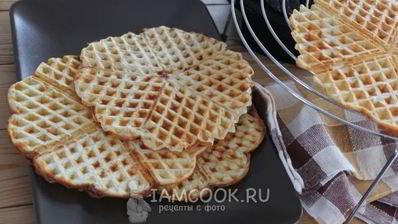 вафли в вафельнице с сыром