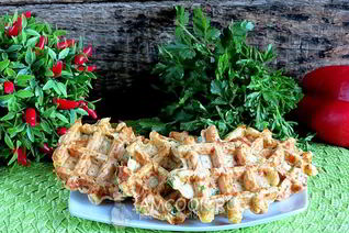 Закусочные сырные вафли с болгарским перцем и зеленью