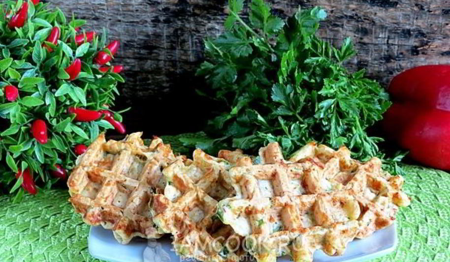 Рецепт закусочных сырных вафель с болгарским перцем и зеленью