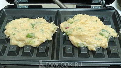 закусочные сырные вафли с болгарским перцем и зеленью