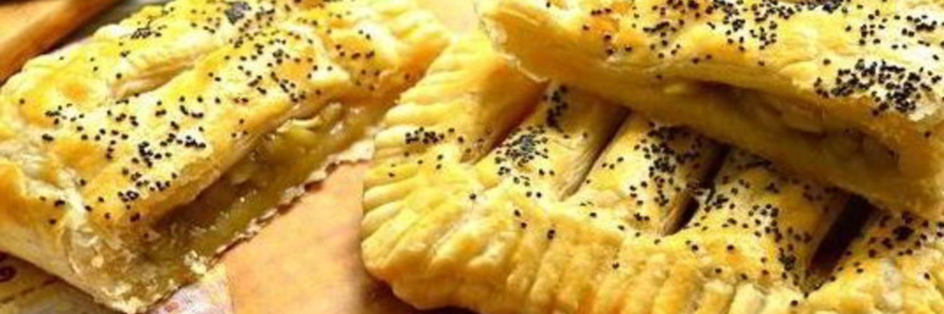 Выпечка с ревенем из слоеного теста