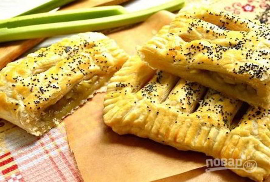 Выпечка с ревенем из слоеного теста