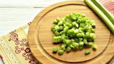 выпечка с ревенем из слоеного теста