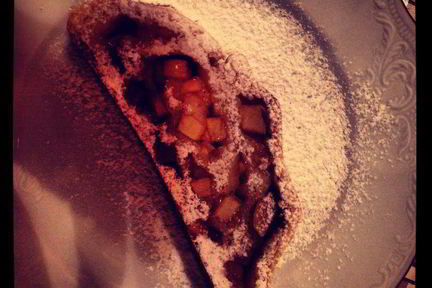 Яблочно-творожный рулет