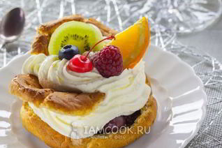 Большие эклеры с фруктами