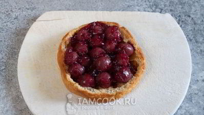 большие эклеры с фруктами