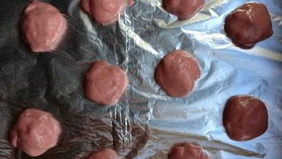 клубничные профитроли с творожно-базиликовым кремом