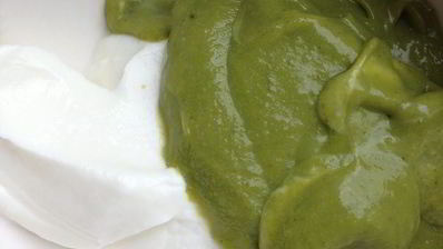 клубничные профитроли с творожно-базиликовым кремом