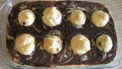 ореховые пирожные с профитролями