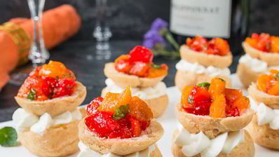 перевернутые профитроли с сырным кремом и перцем