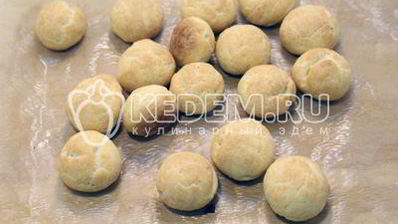 профитроли с икрой и творожной начинкой