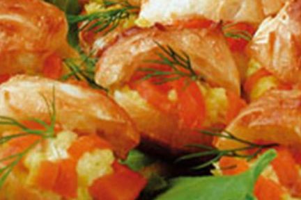 Профитроли с копченым лососем