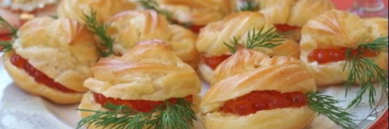 Профитроли с красной икрой