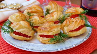 профитроли с красной икрой