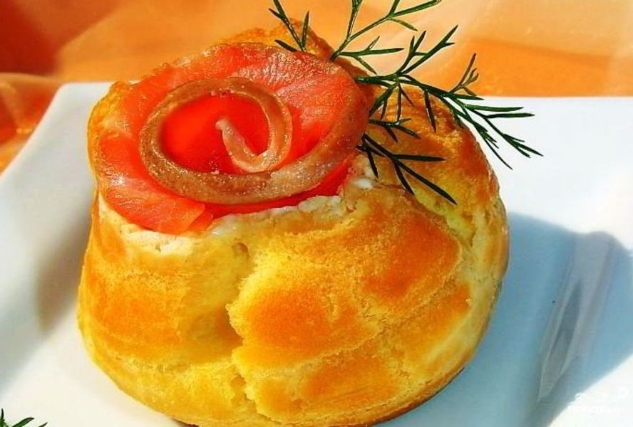 Профитроли с красной рыбой