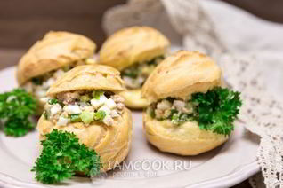 Профитроли с печенью трески