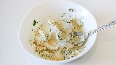 профитроли с сырной начинкой и форелью