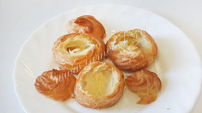 профитроли с сырной начинкой и форелью