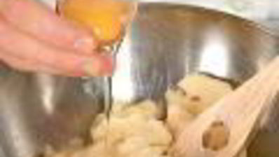 профитроли с ягодами и кремом