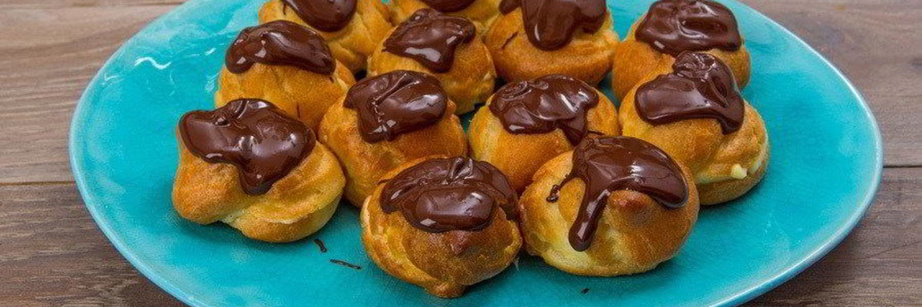 Профитроли с заварным кремом и шоколадом