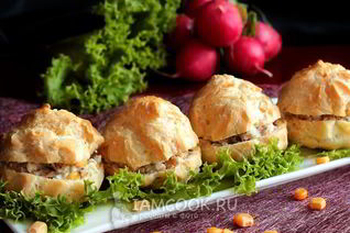 Профитроли со шпротами