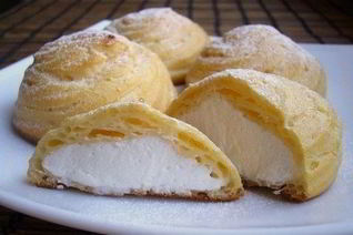 Сладкие профитроли со сливочной начинкой