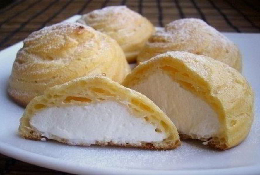 Сладкие профитроли со сливочной начинкой