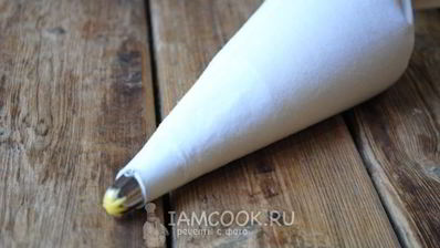 торт из профитролей со сметанным кремом