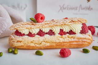 Эклер Страсть с малиной