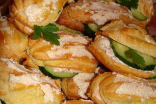 Закусочные эклеры с креветочным кремом