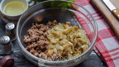 картофельная запеканка с фаршем и грибами