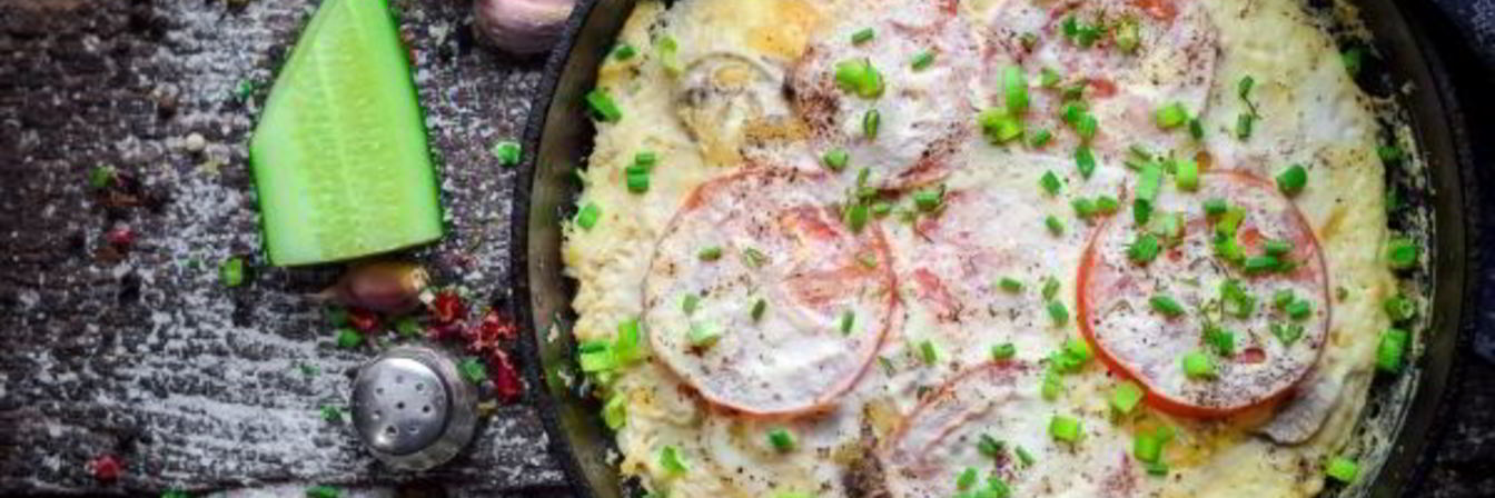 Картофельная запеканка с фаршем на сковороде