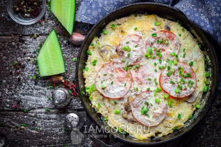 Картофельная запеканка с фаршем на сковороде