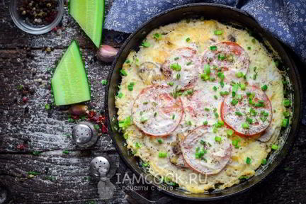 Картофельная запеканка с фаршем на сковороде