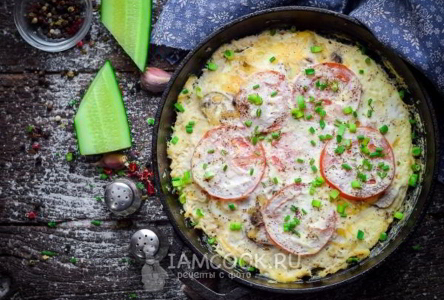 Картофельная запеканка с фаршем на сковороде