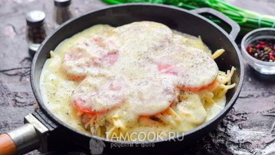 картофельная запеканка с фаршем на сковороде