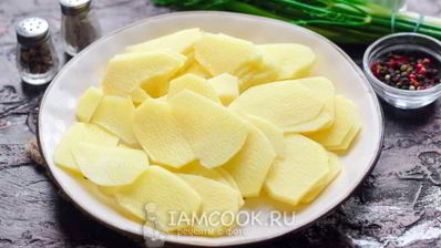 картофельная запеканка с фаршем на сковороде