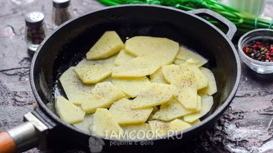 картофельная запеканка с фаршем на сковороде